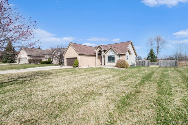 4181 Maplewood Meadows Ave, House other with 3 bedrooms, 3 bathrooms and null parking in Grand Blanc MI | Image 4