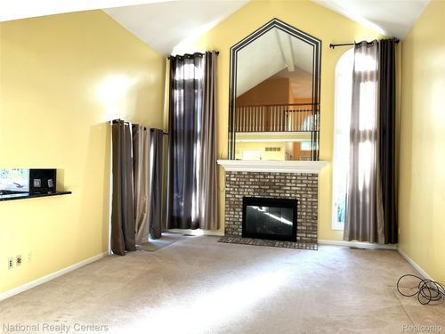 1841 Grayslake Dr, Rochester Hills, MI, 48306-3234 | Card Image