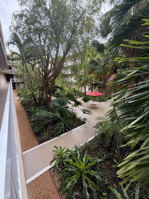 apt-213-7845 Camino Real, Miami, FL, 33143-6809 | Card Image