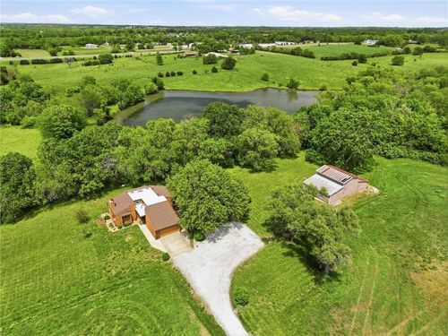 18520 178th St, Tonganoxie, KS, 66086-5215 | Card Image