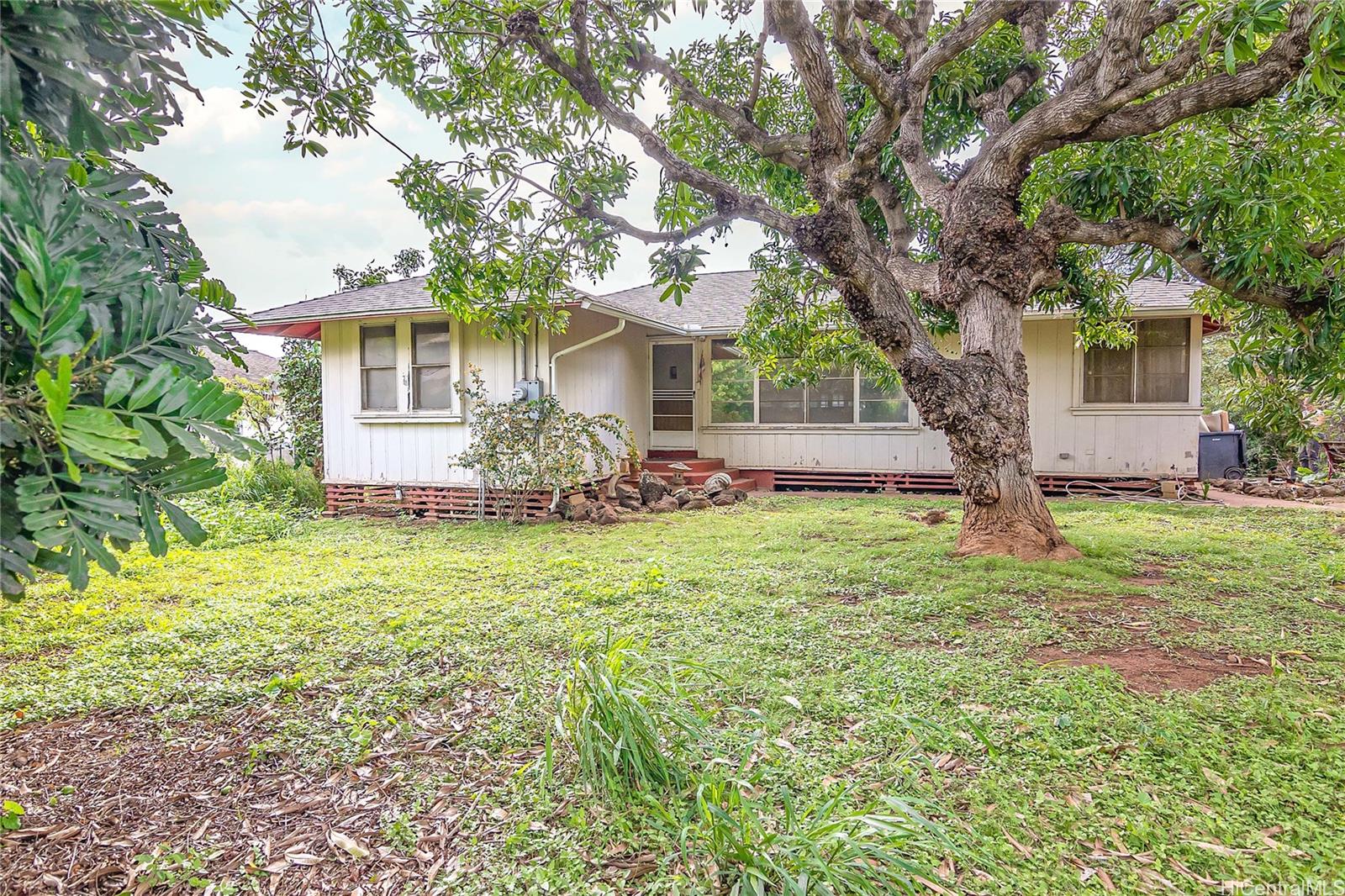 Waiawa Rd, Pearl City, HI 96782