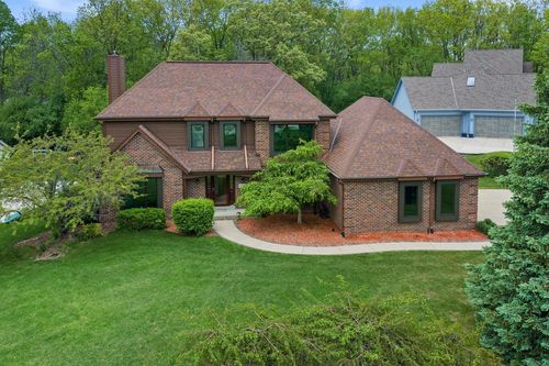 4385 S Sommerset Drive, New Berlin, WI, 53151 | Card Image