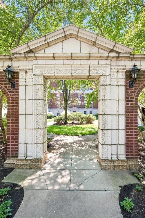 2-486 Sheridan Rd, Evanston, IL, 60202-4729 | Card Image