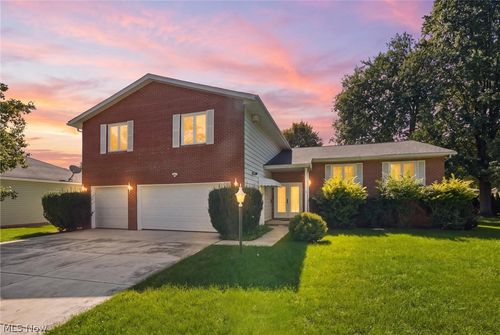 15559 Cottonwood Oval, Middleburg Heights, OH, 44130-3503 | Card Image