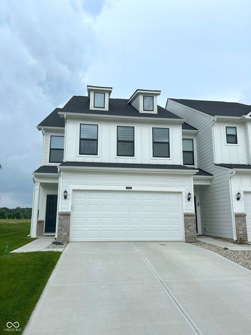 3250 Arabian Ln, Zionsville, IN, 46077-0447 | Card Image