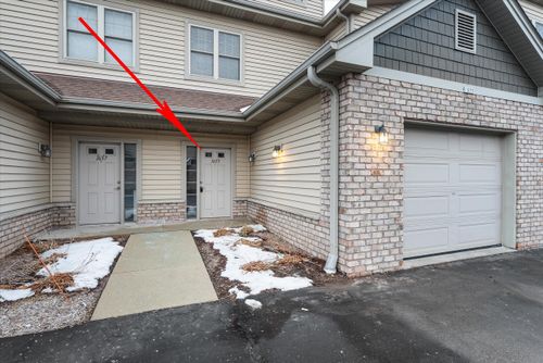 1655 New Port Vista Dr, Grafton, WI, 53024-9383 | Card Image