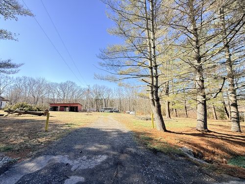 1324 Edmenson Rd, CLARKSVILLE, TN, 37040-8354 | Card Image