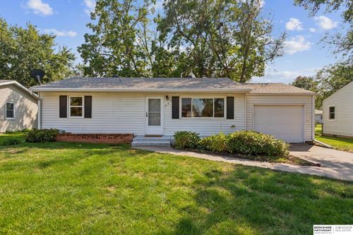 209 Highland Dr, Gretna, NE, 68028-4481 | Card Image