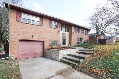 906 Westview Dr, Belpre, OH, 45714-1130 | Card Image