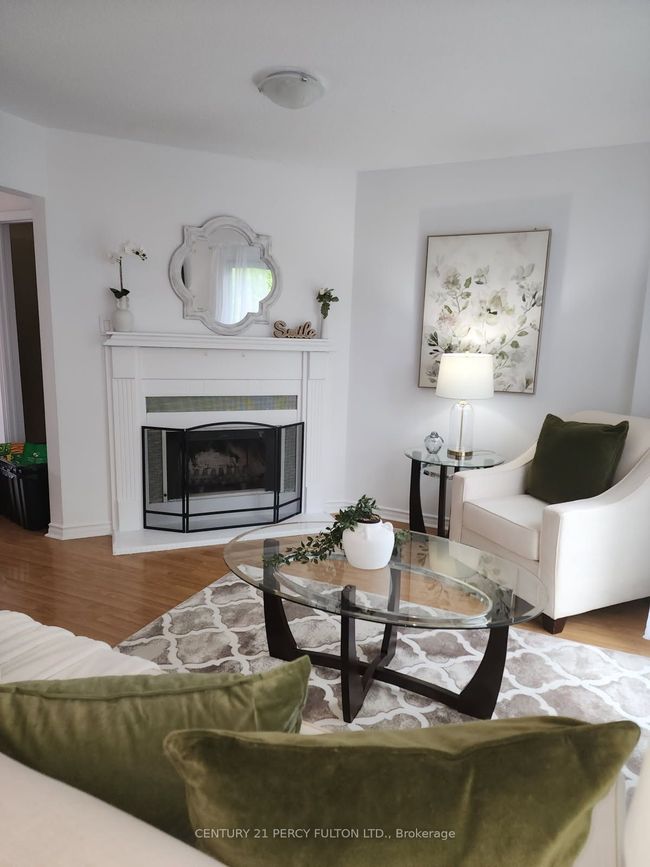 21 Trawley Cres, House other with 3 bedrooms, 2 bathrooms and 2 parking in Ajax ON | Image 4