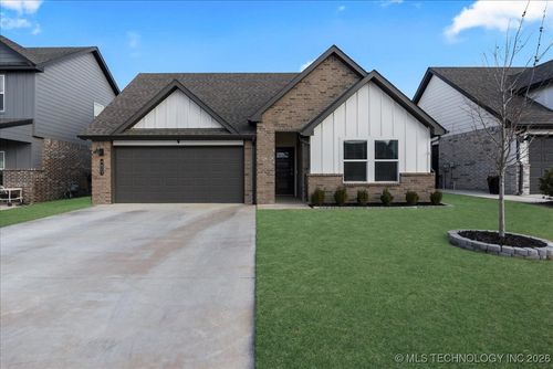4623 S Chestnut Avenue, Broken Arrow, OK, 74011 | Card Image