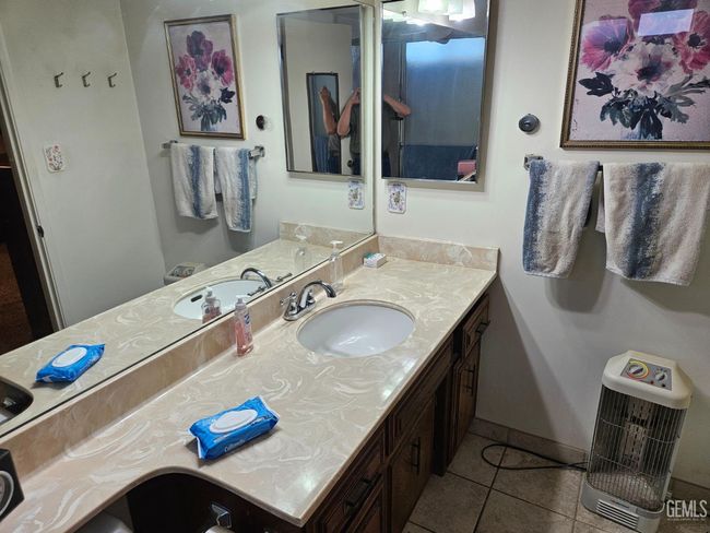 5708 Cypress Point Dr, Condo with 2 bedrooms, 1 bathrooms and null parking in Bakersfield CA | Image 12