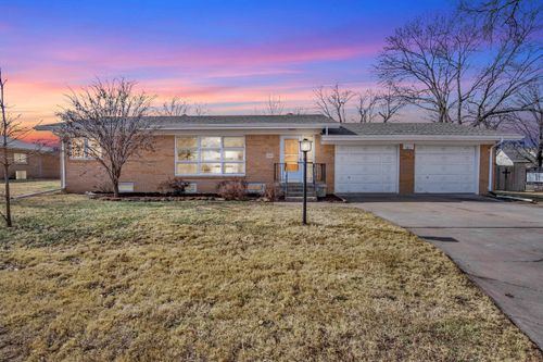 2011 Terrace Dr, Newton, KS, 67114 | Card Image