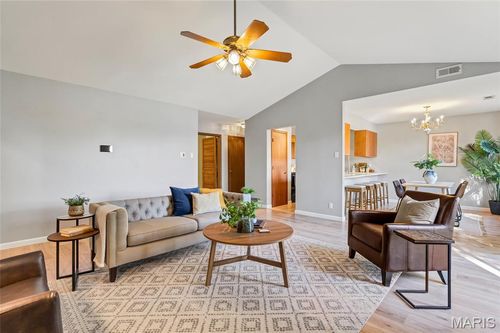 apt-d-10903 Village Grove Dr, Saint Louis, MO, 63123-5988 | Card Image