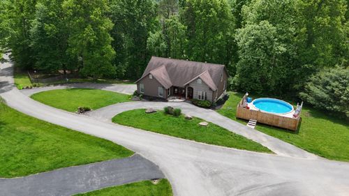 73 Redwood Ln, East Bernstadt, KY, 40729-6677 | Card Image