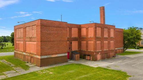 8411 E Forest Ave, Detroit, MI, 48214-1215 | Card Image