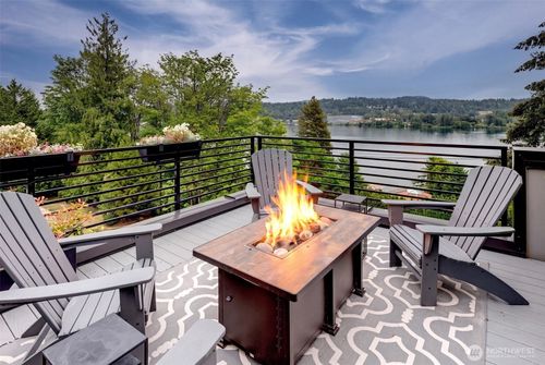 7429 E Mercer Way, Mercer Island, WA, 98040-5818 | Card Image