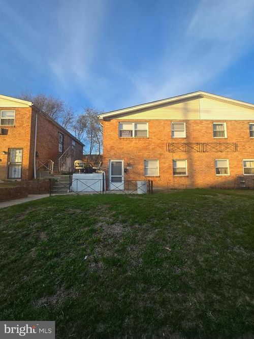 529 Foster St, PHILADELPHIA, PA, 19116-3307 | Card Image