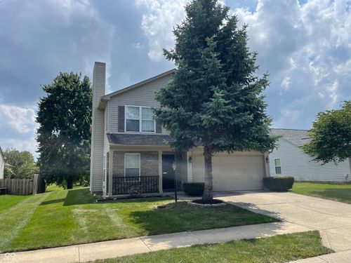 65 E Pine Ridge Dr, Westfield, IN, 46074-8922 | Card Image