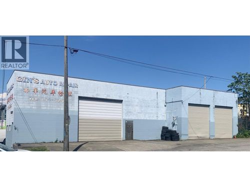 696 Clark Dr, Vancouver, BC, V5L3H8 | Card Image