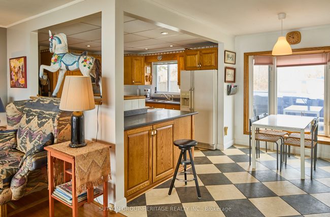 11056 Loyalist Pky, House other with 3 bedrooms, 2 bathrooms and 7 parking in Bath ON | Image 8