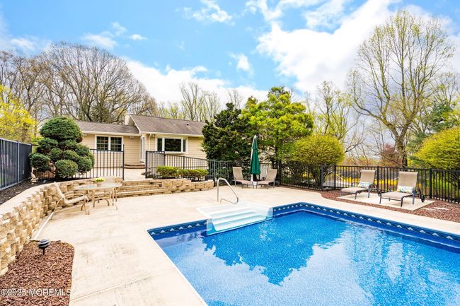Brand new liner in pool | Image 49