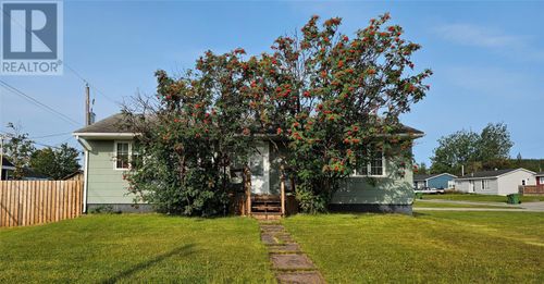 802 Spruce St, Labrador City, NL, A2V1B1 | Card Image