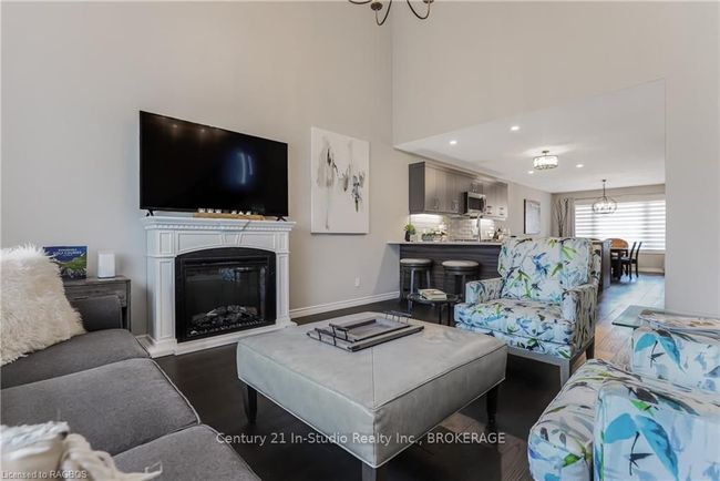 160 Hawthorn Cres, Condo with 3 bedrooms, 4 bathrooms and 2 parking in Kemble ON | Image 20