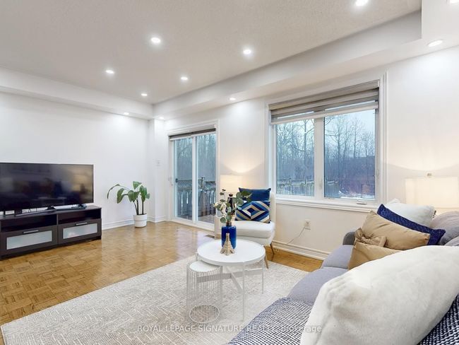 321 Bussel Cres, House attached with 3 bedrooms, 3 bathrooms and 2 parking in Milton ON | Image 5