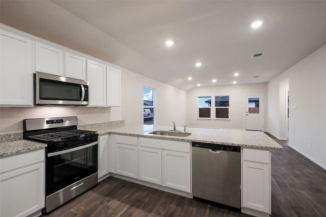416 Sandringham Loop, House other with 4 bedrooms, 2 bathrooms and 2 parking in Uhland TX | Image 5