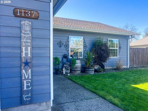 1137 Se 2nd Ave, Mill City, OR, 97360-2604 | Card Image