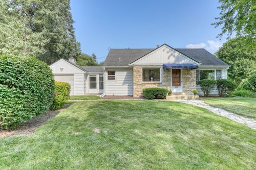 W160N8714 Patton Dr, Menomonee Falls, WI, 53051-2925 | Card Image