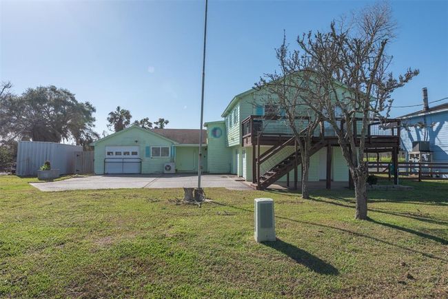 111 Annette Ct, House other with 3 bedrooms, 2 bathrooms and 2 parking in Angleton TX | Image 4