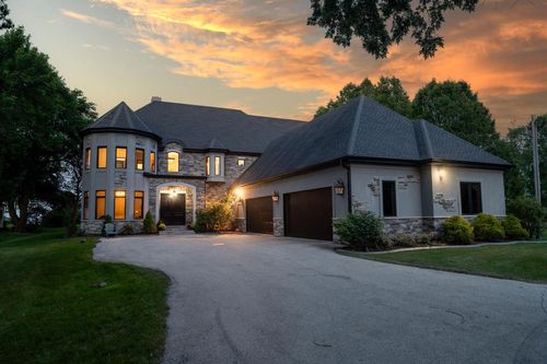 12420 N Lake Shore Drive, Mequon, WI, 53092 | Card Image