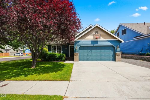 2736 Ne Rainier Dr, Bend, OR, 97701-7671 | Card Image