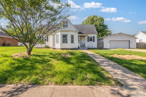 1102 W 6th St, Staunton, IL, 62088-1664 | Card Image