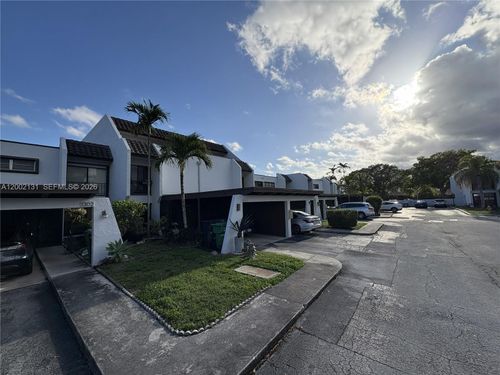 apt-1303-6530 Kendale Lakes Dr, Miami, FL, 33183-1821 | Card Image