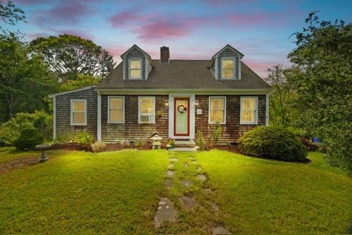 232 County Rd, Bourne, MA, 02532-3716 | Card Image