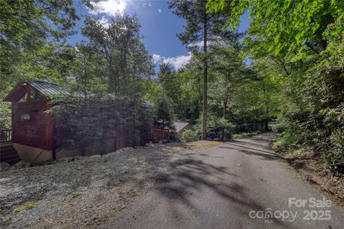 125 Hummingbird Ln, Newland, NC, 28657-8307 | Card Image
