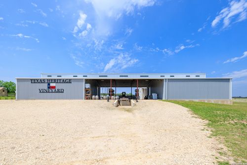 3750 Grapetown Rd, Fredericksburg, TX, 78624-4927 | Card Image