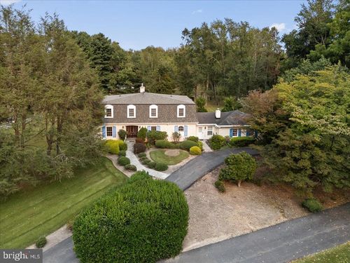 645 Seneca Rd, GREAT FALLS, VA, 22066-1119 | Card Image