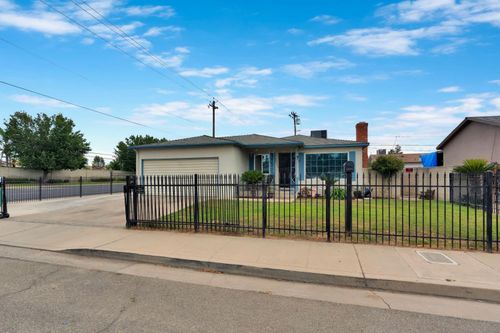 2003 Dennis Dr, Selma, CA, 93662-2414 | Card Image