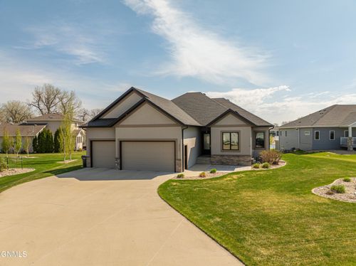 3904 Waterfront Pl Se, Mandan, ND, 58554-7969 | Card Image