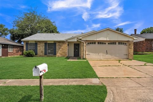 6705 Greenfield Dr, Arlington, TX, 76016-5517 | Card Image