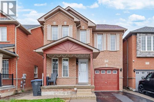 30 Ridgefield Court, Brampton (Vales of Castlemore), ON, L6P1B4 | Card Image