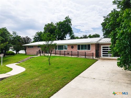 708 W North Ave, Lampasas, TX, 76550-1764 | Card Image