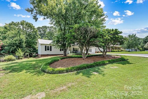 1328 32nd Street Ct Ne, Conover, NC, 28613-8619 | Card Image