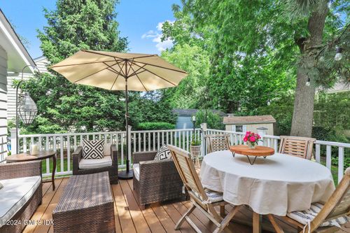 8 Willow Ln, Old Greenwich, CT, 06870-1917 | Card Image