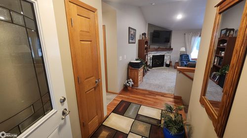 1228 Moonstone Ct, Mason City, IA, 50401-7606 | Card Image