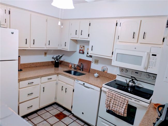 APT-209E - 2120 Greentree Rd, Condo with 2 bedrooms, 2 bathrooms and null parking in Pittsburgh PA | Image 30